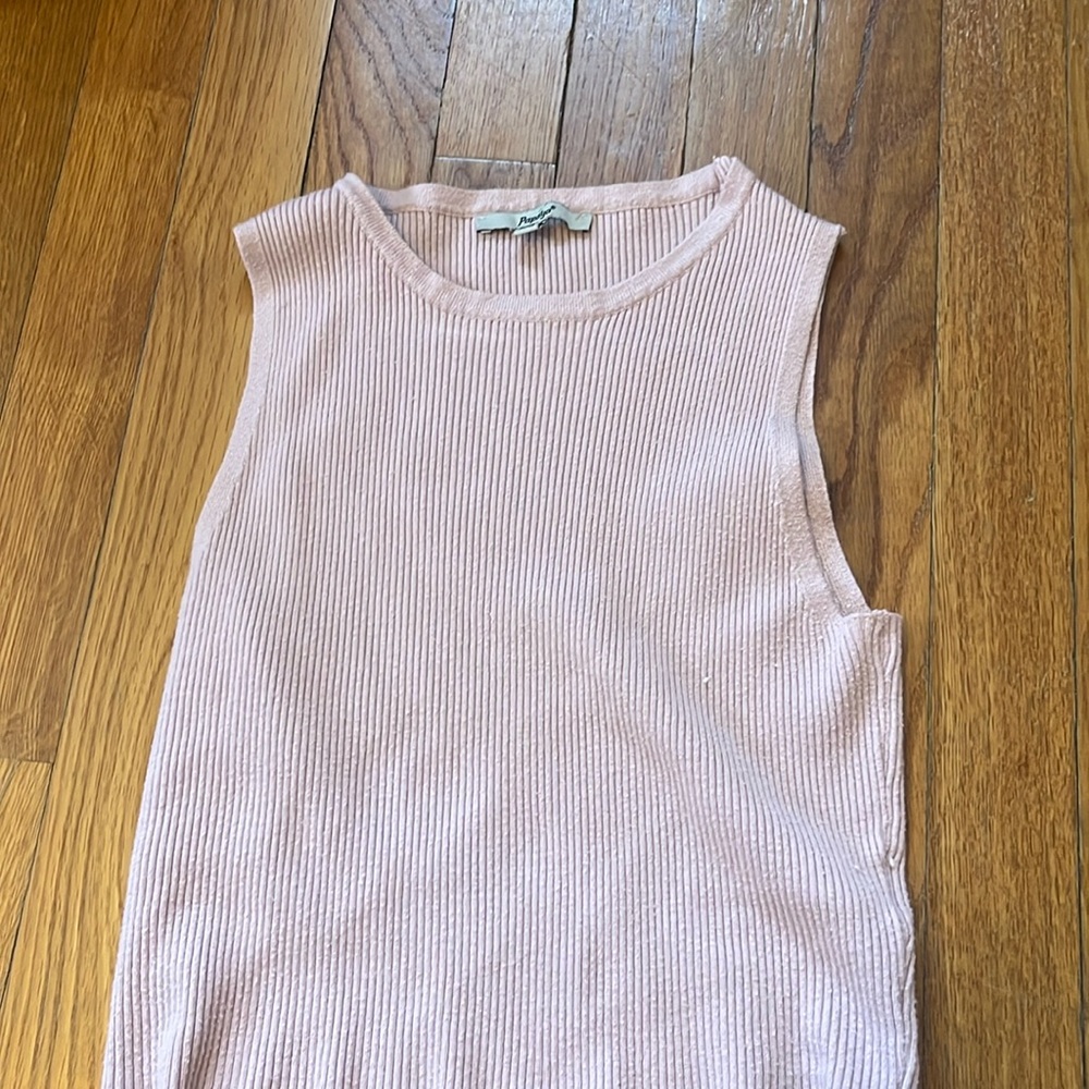 pink tank top